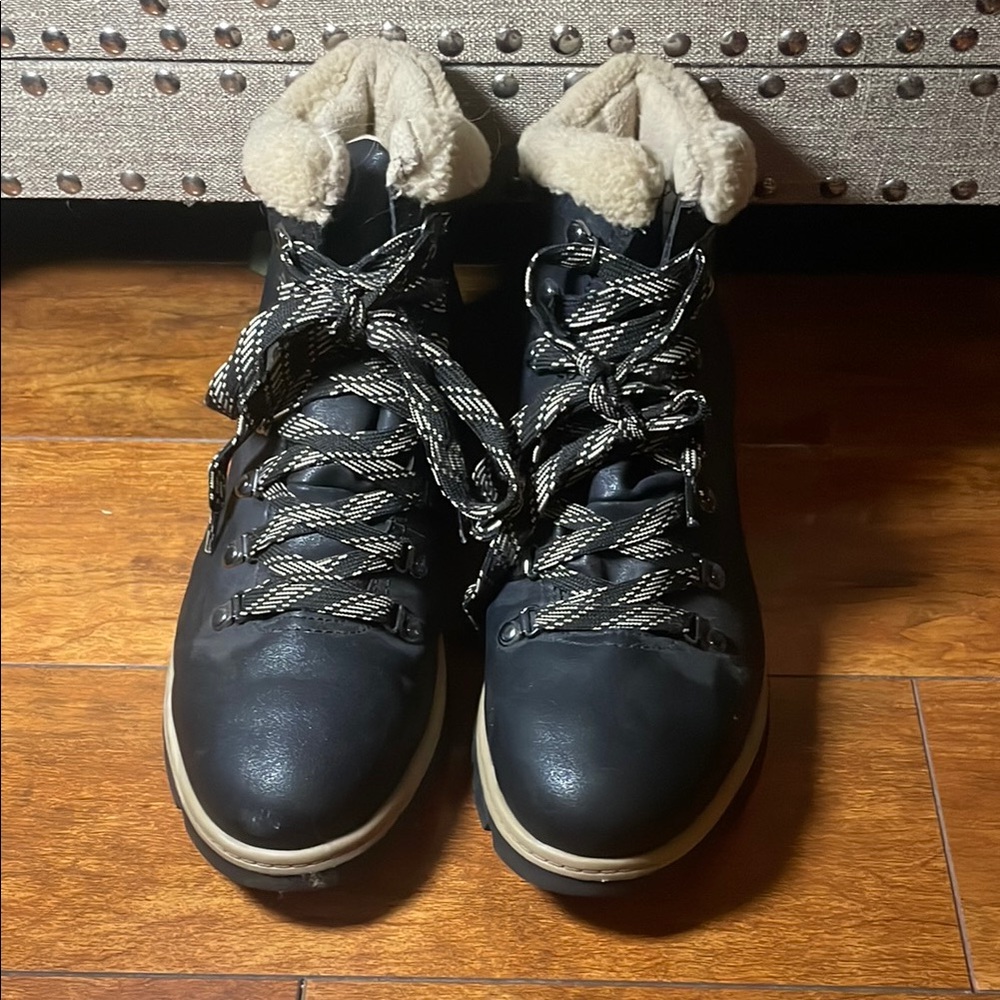 Black Winter Boots with Fur Lining